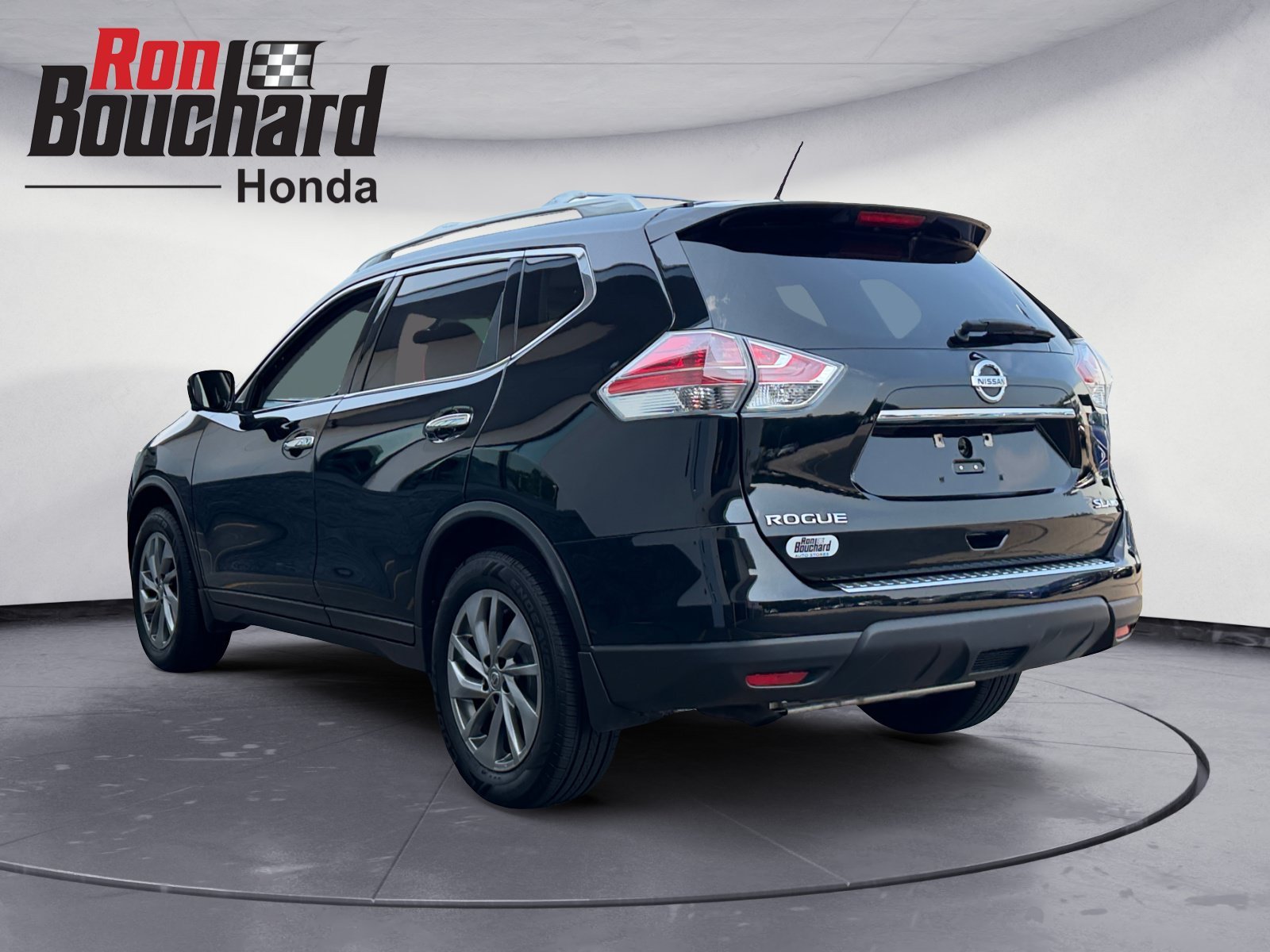 Used 2015 Super Black Nissan SL image 4