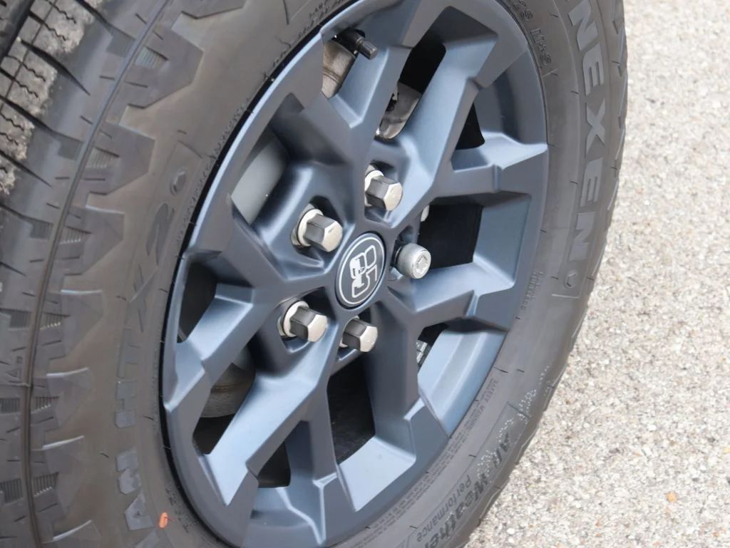 New 2026 Bright White Clear-Coat Exterior Paint Jeep 85th Anniversary Edition image 39