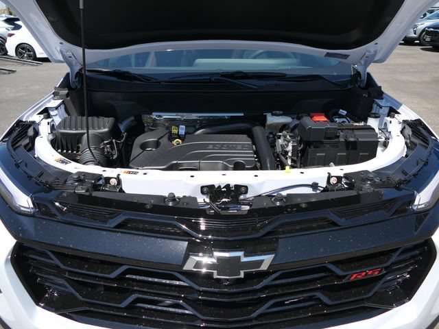 New 2027 Polar White Tricoat Chevrolet RS image 28