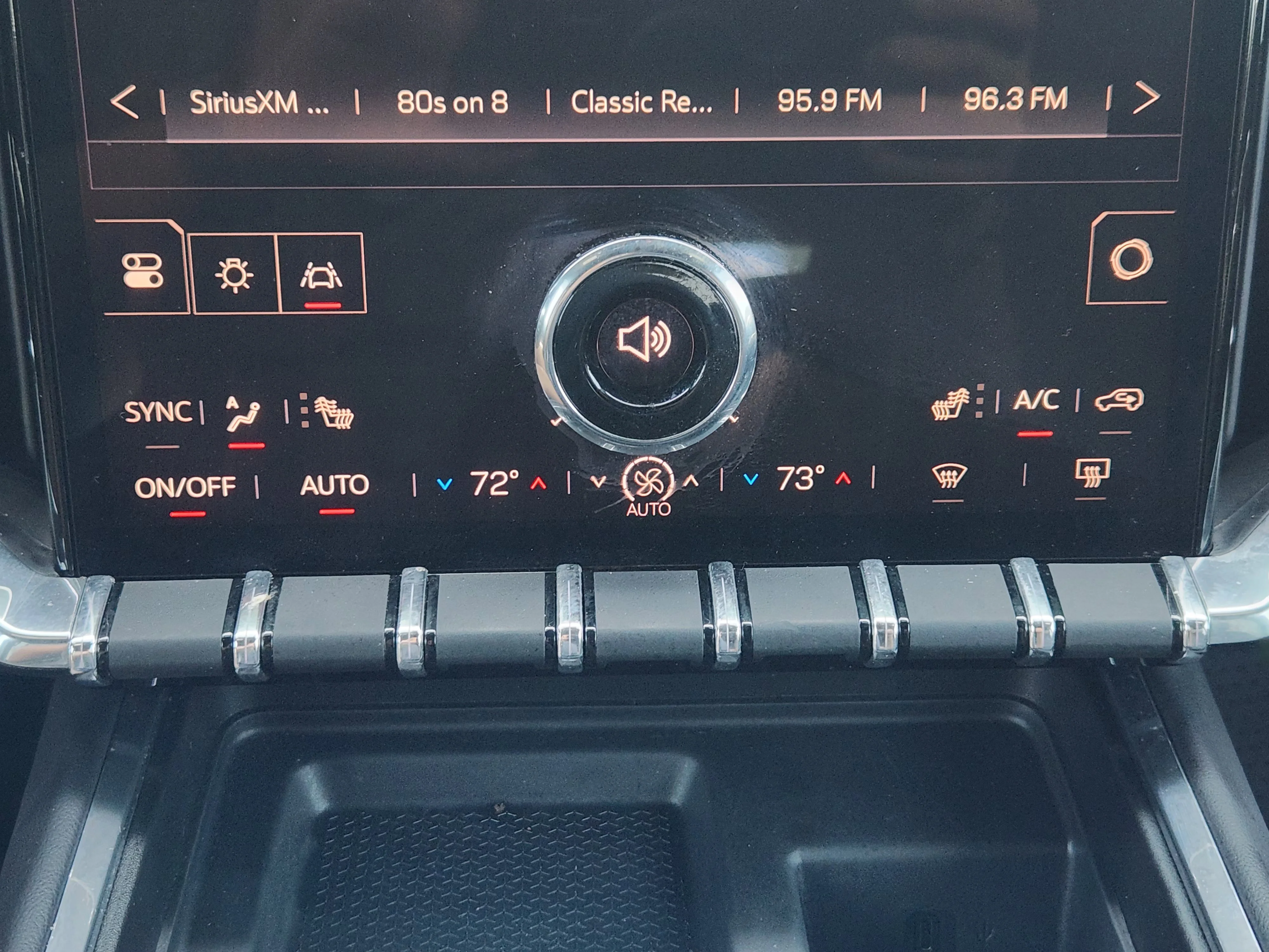 Used 2024 Summit White GMC Elevation image 20