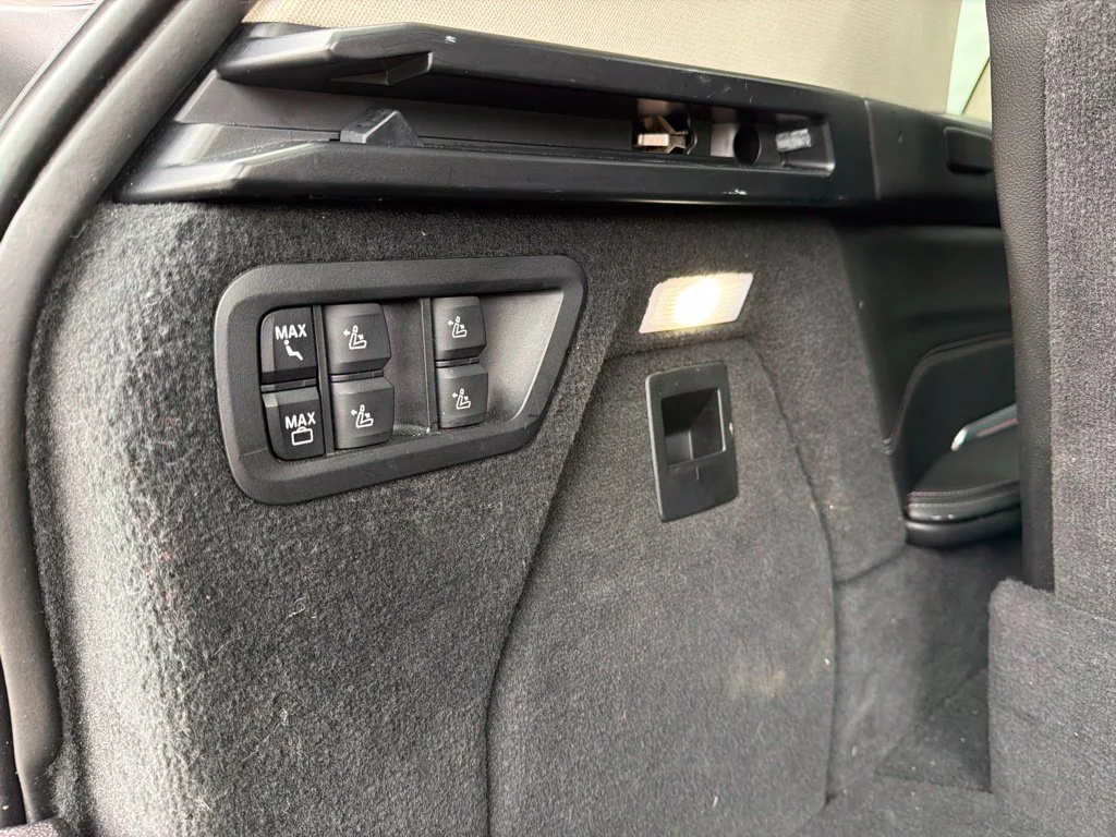Used 2022 Gray BMW xDrive40i image 17