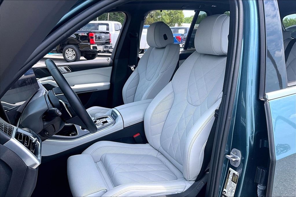 Used 2024 Blue BMW xDrive40i image 18