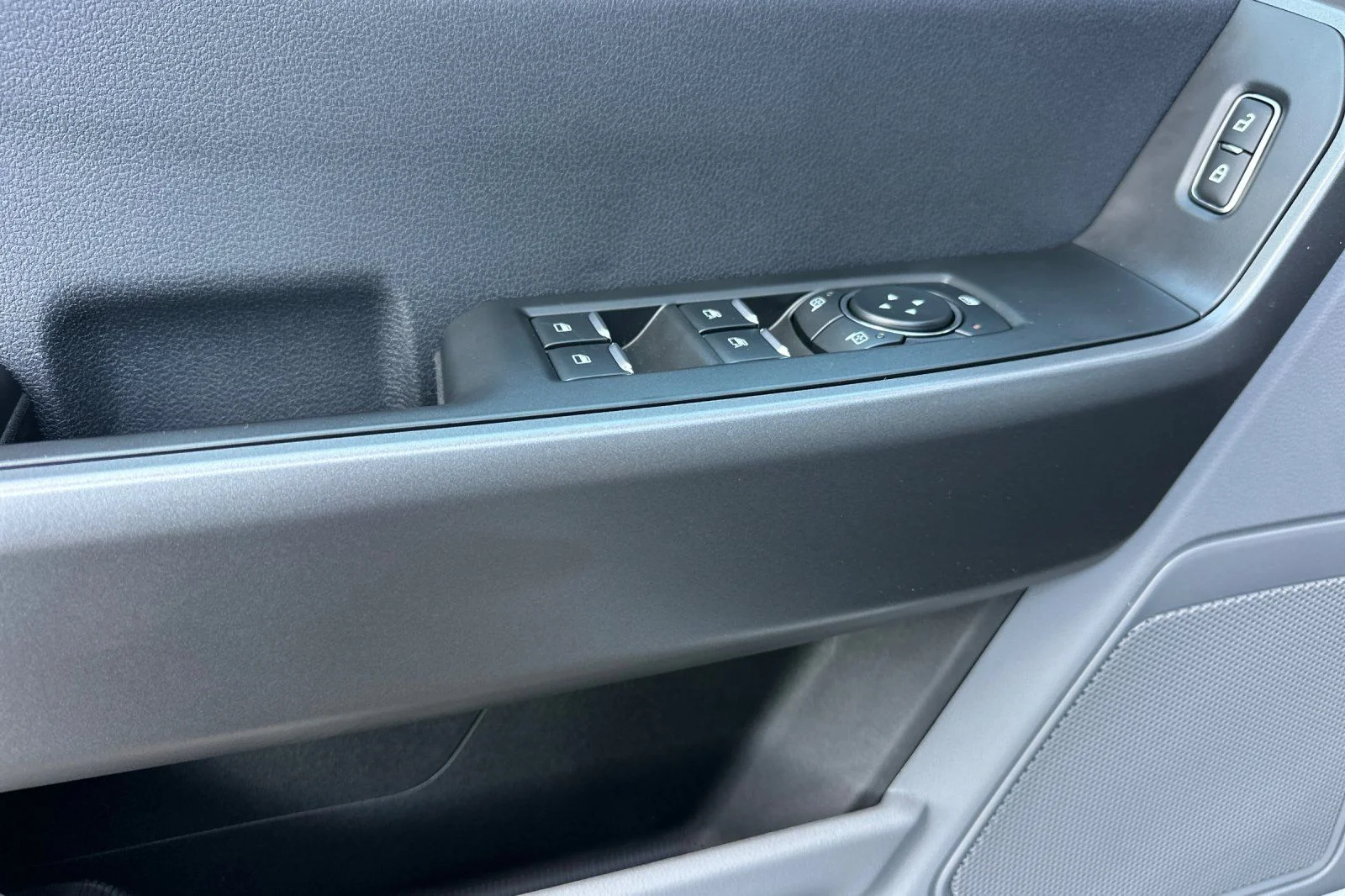 New 2026 Oxford White Ford F-250® XLT image 10