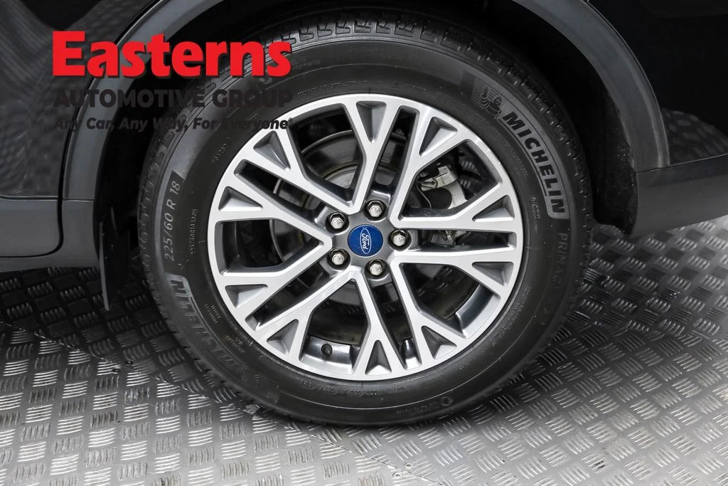 Used 2021 Black Ford SEL image 8