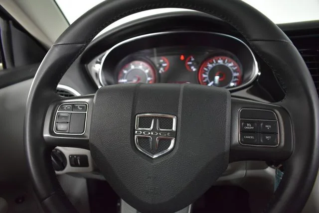 Used 2013 Silver Dodge SXT image 31