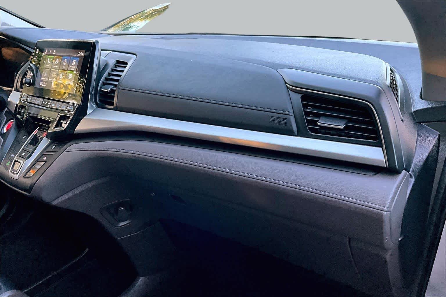Used 2018 Lunar Silver Metallic Honda EX-L image 18
