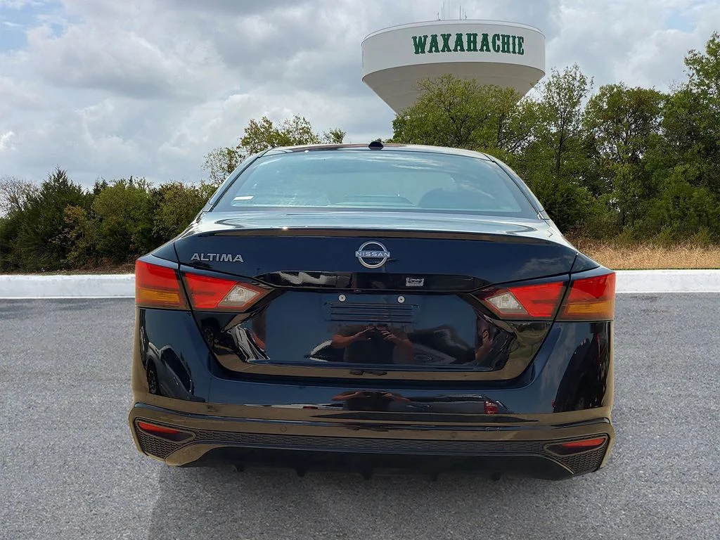 Used 2025 Black Nissan 2.5 SV image 4
