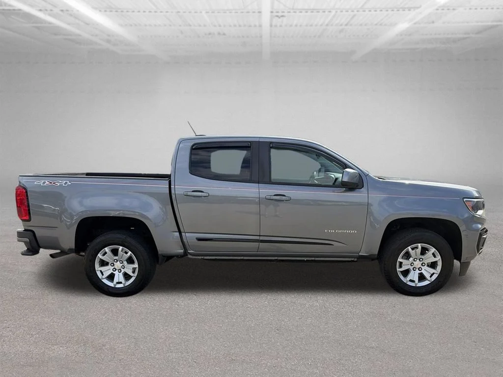 Used 2021 Gray Chevrolet LT image 7