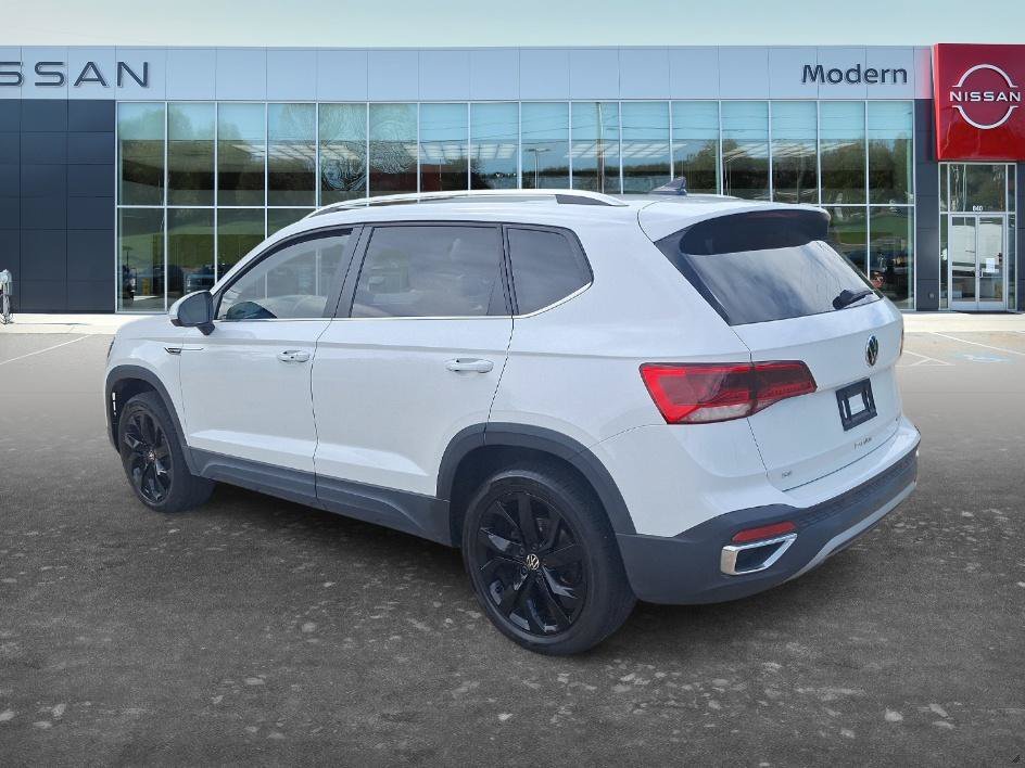 Used 2022 Pure White Volkswagen SE image 6