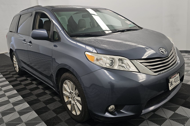 2015 Toyota Sienna XLE V6 AWD 7-Passenger's photo