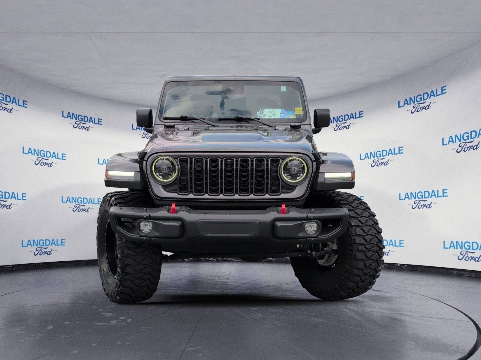 Used 2024 Crystal Metallic Jeep Rubicon image 12