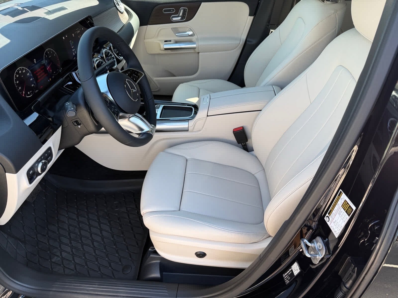 Used 2026 Night Black Mercedes-Benz GLA 250 image 10