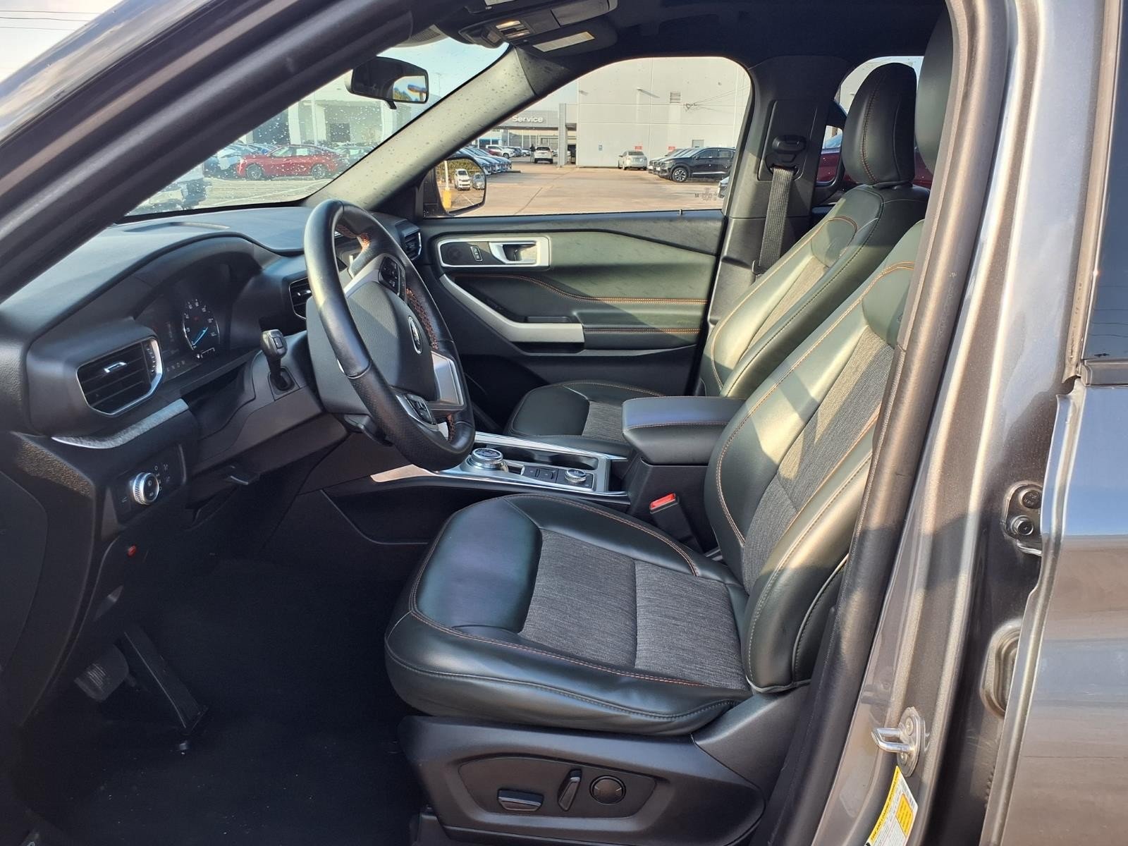 2022 Ford Explorer photo 20 of 27