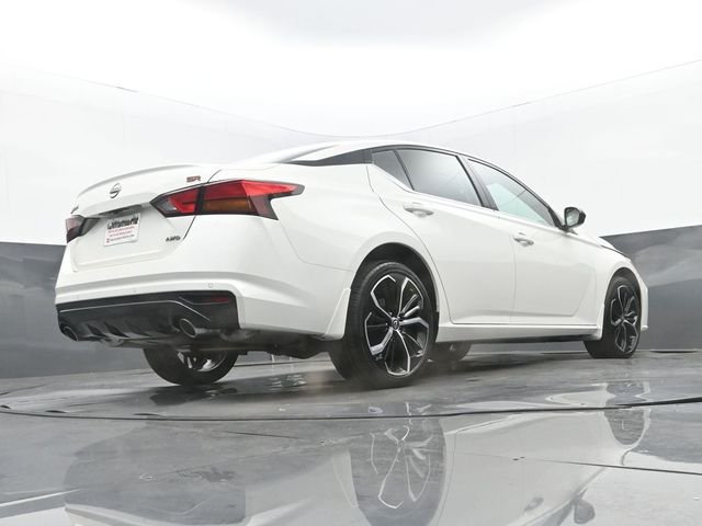 Used 2025 Pearl White Tricoat Nissan 2.5 SR image 25
