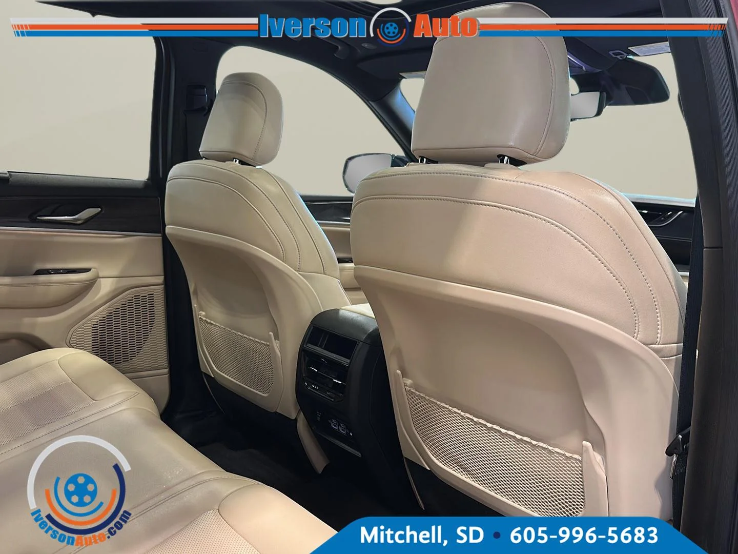Used 2025 Velvet Red Pearlcoat Jeep Limited image 31