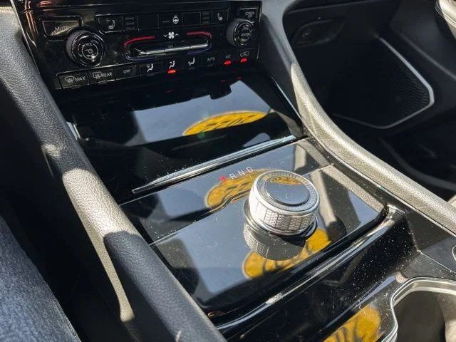 Used 2022 Gray Jeep Altitude image 41