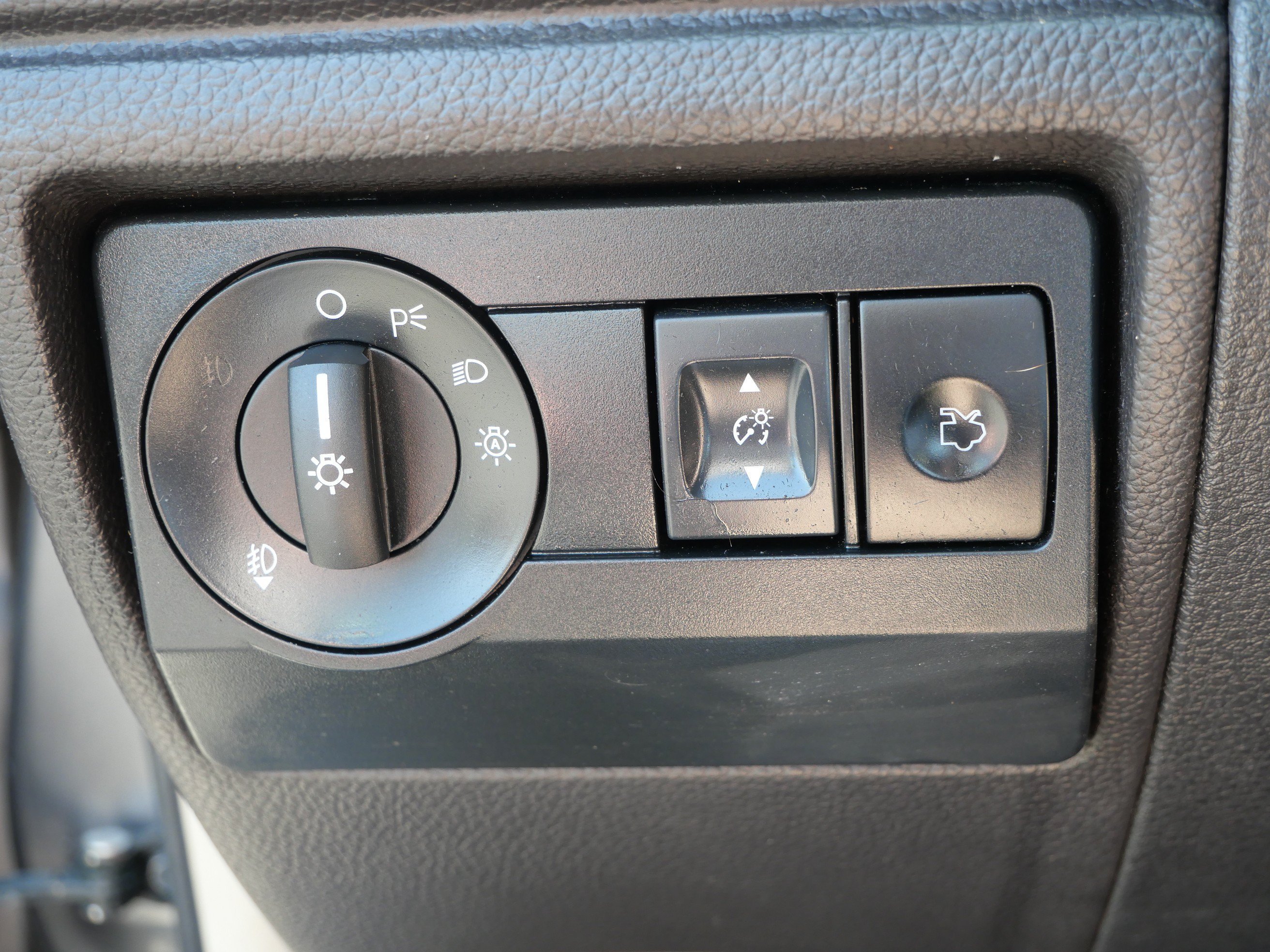 Used 2010 Gray Ford SEL image 17