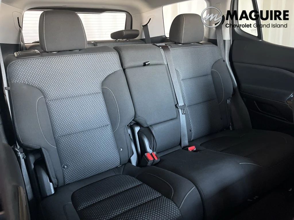 Used 2023 White GMC SLE image 31