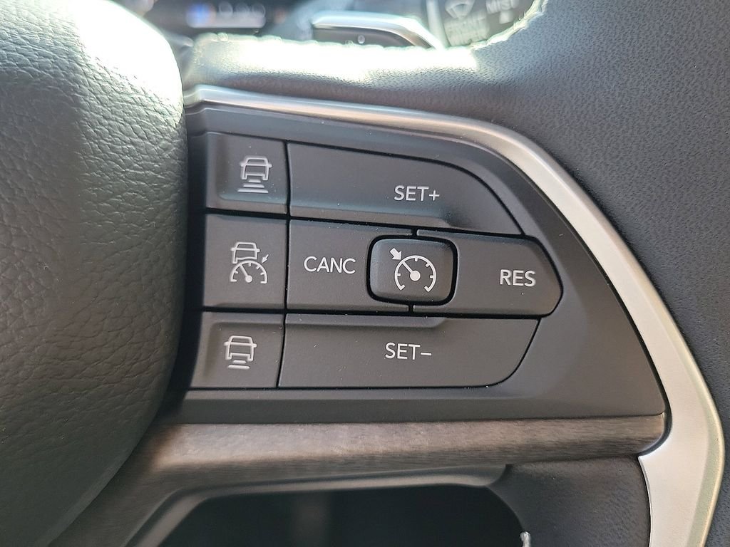 2025 Jeep Grand Cherokee Limited photo 4