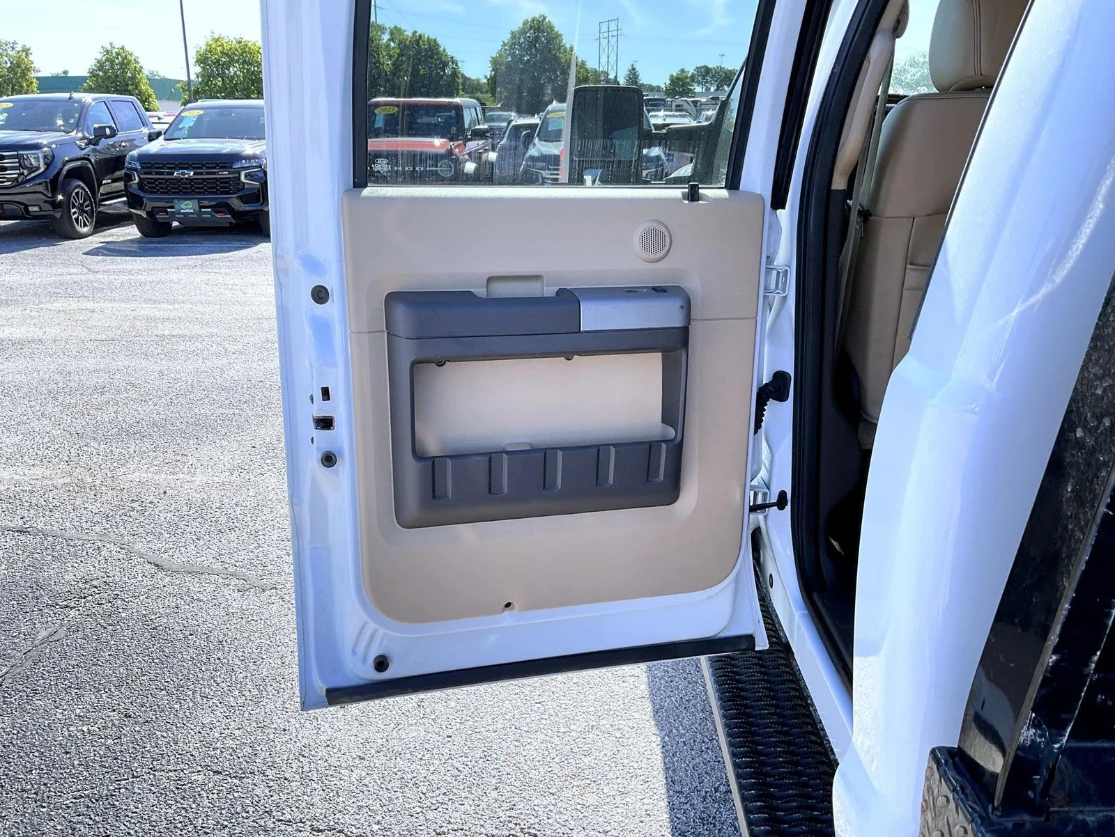 Used 2015 White Ford Lariat image 20