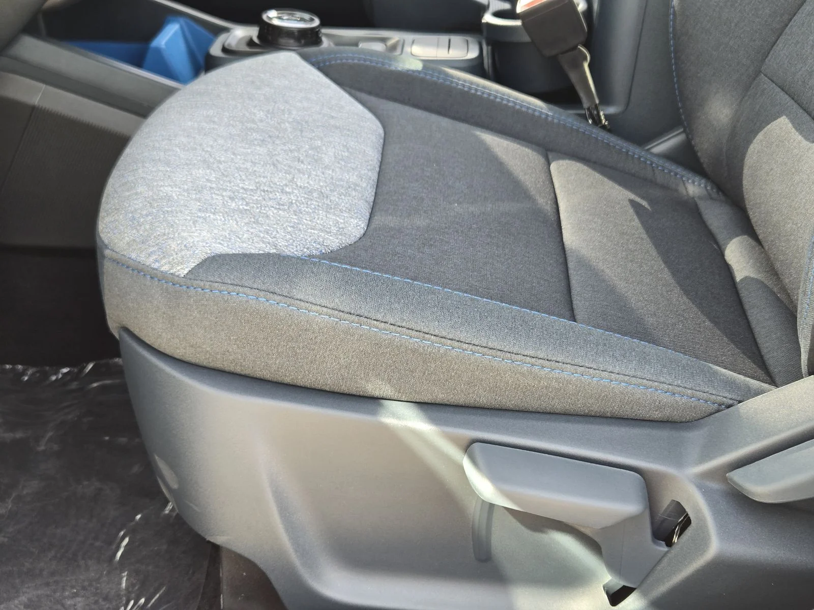 New 2026 Oxford White Ford XLT image 16