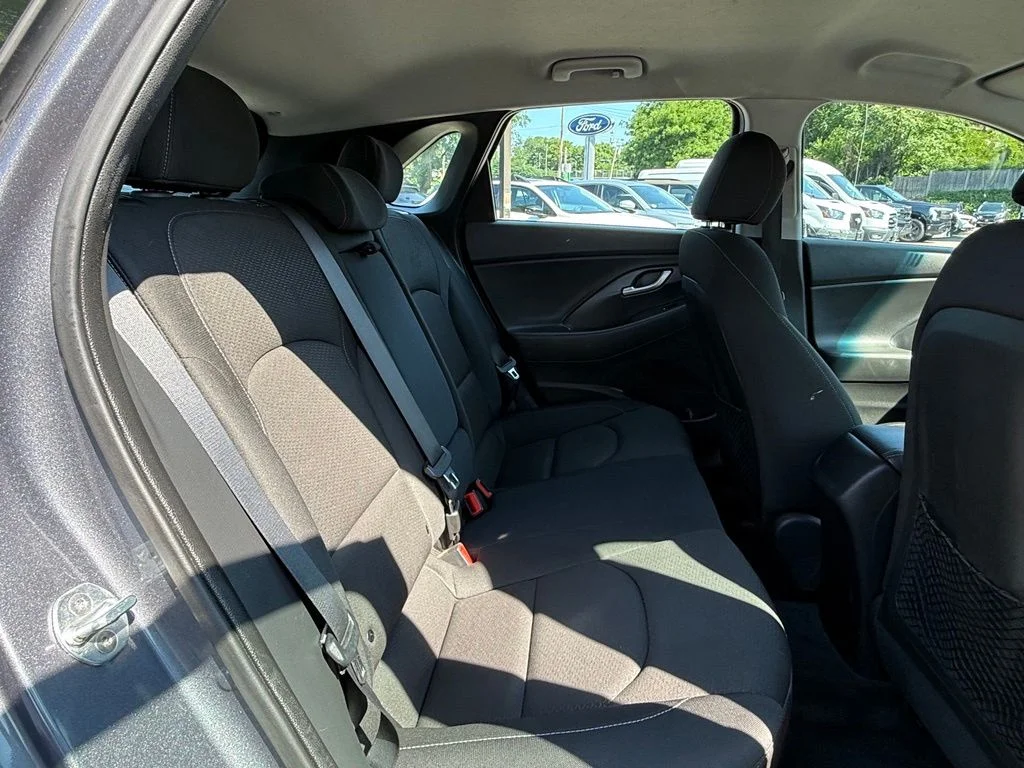 Used 2018 White Hyundai Base image 22