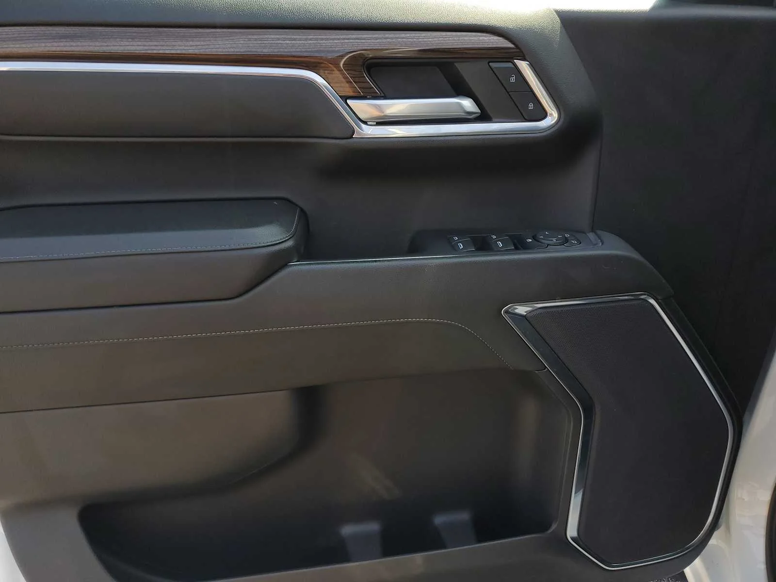 Used 2023 Summit White Chevrolet RST image 19