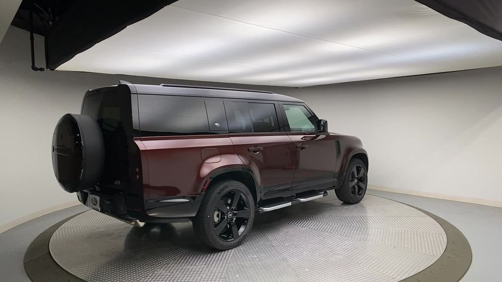 Used 2023 Sedona Red Land Rover X-Dynamic SE image 8