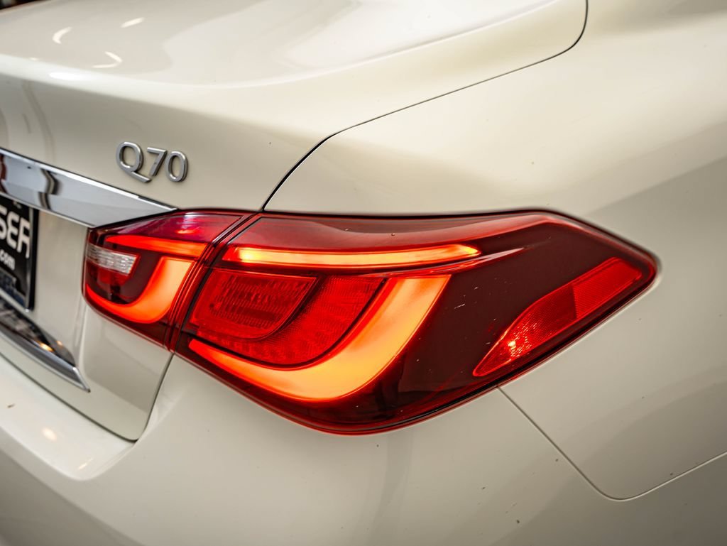 Used 2015 Moonlight White INFINITI 3.7X image 9