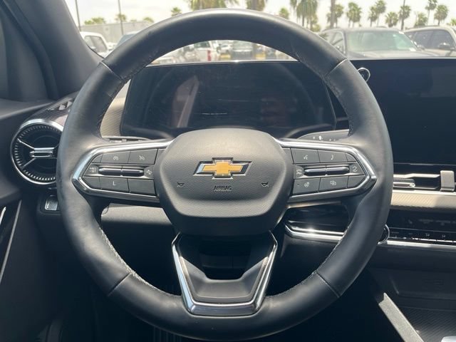 Used 2025 Summit White Chevrolet LT image 17