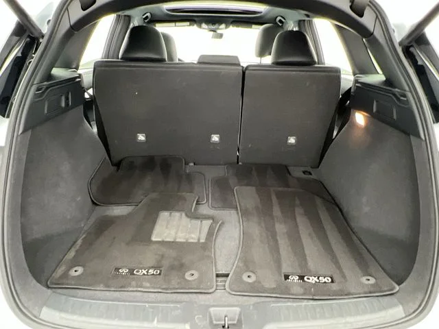 Used 2023 White INFINITI SPORT image 40