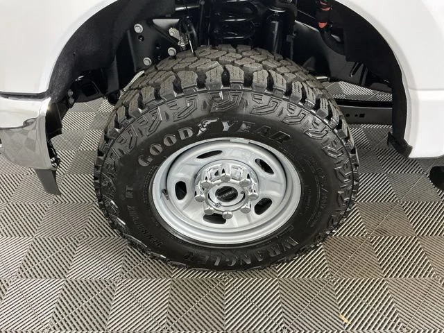 New 2026 Oxford White Ford XL image 29