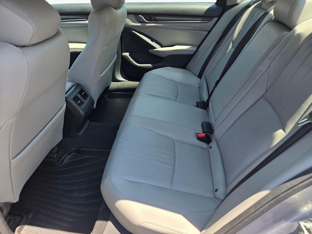 Used 2020 Silver Honda EX-L image 17