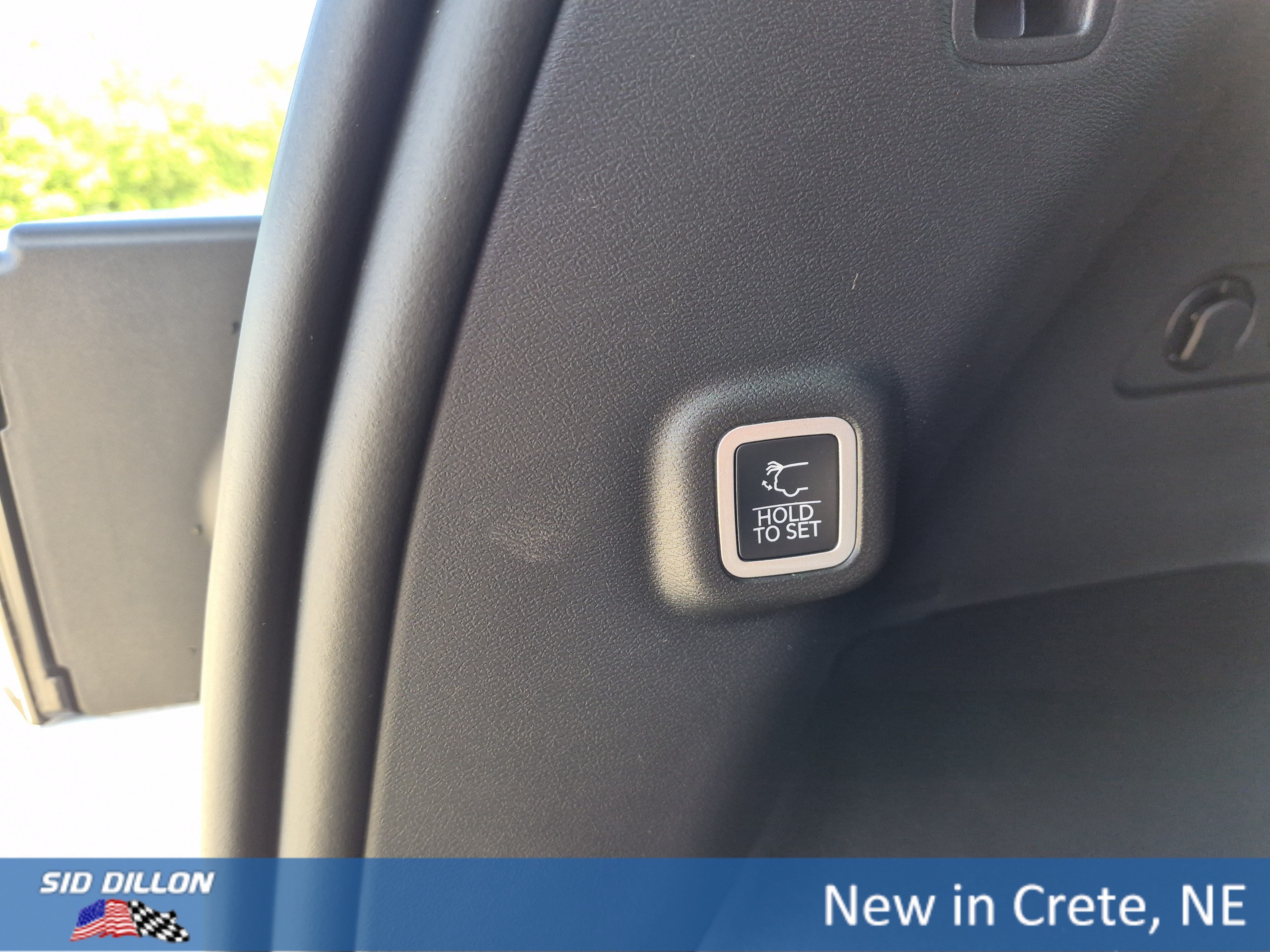New 2026 Bright White Clear-Coat Exterior Paint Jeep Laredo image 11