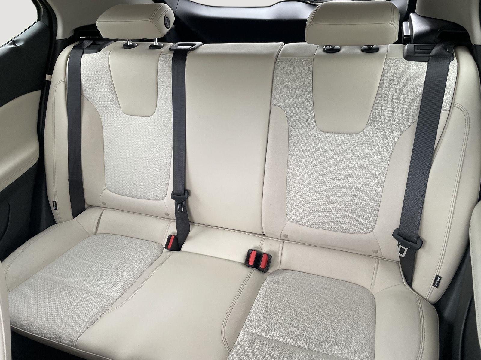 Used 2023 Summit White Buick Preferred image 5
