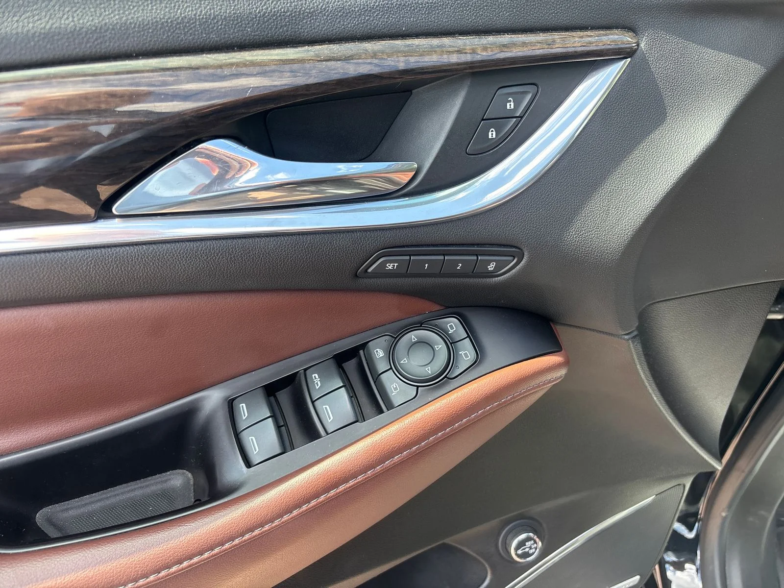 Used 2020 Ebony Twilight Metallic Buick Avenir image 14
