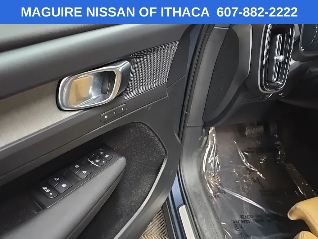 Used 2021 Blue Volvo T5 Inscription image 28