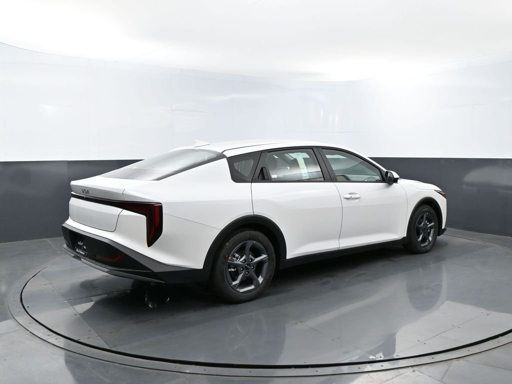 New 2026 Snow White Pearl Kia LXS image 21