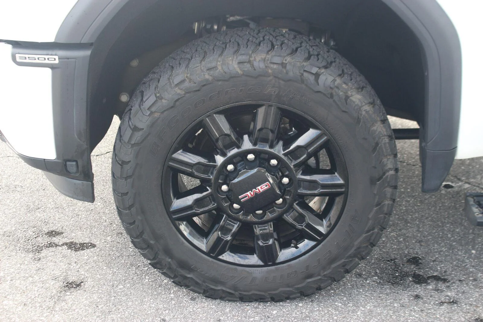 Used 2024 Summit White GMC AT4 image 40