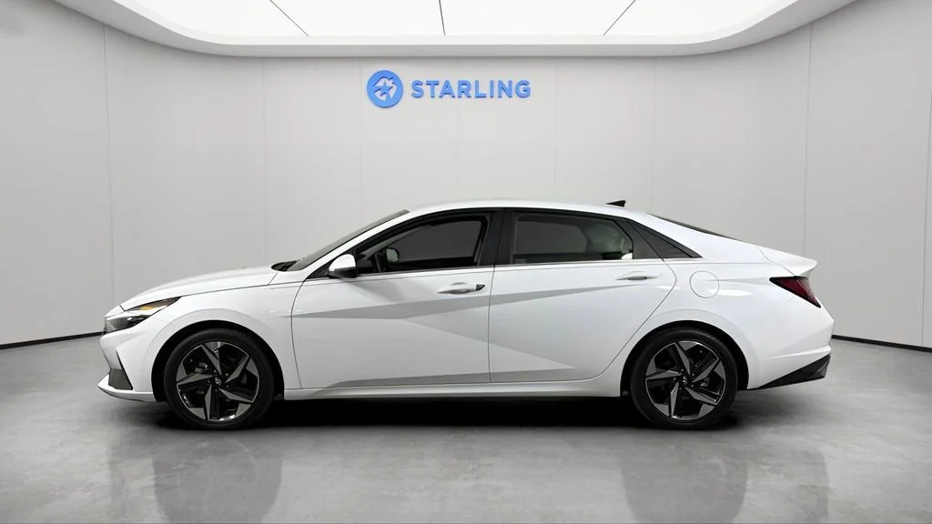 Used 2022 White Hyundai Limited image 4