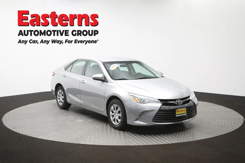 Used 2015 Silver Toyota LE image 48