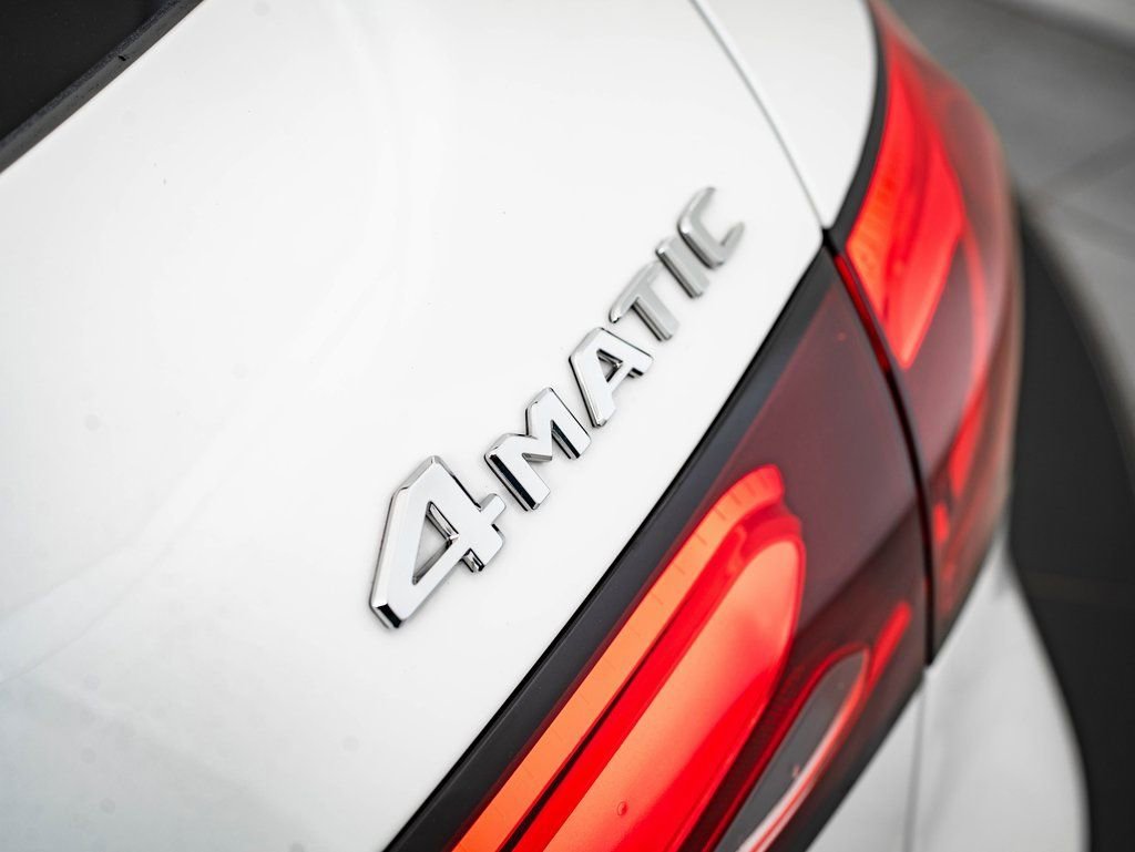 Used 2025 Polar White Mercedes-Benz GLC 300 image 18