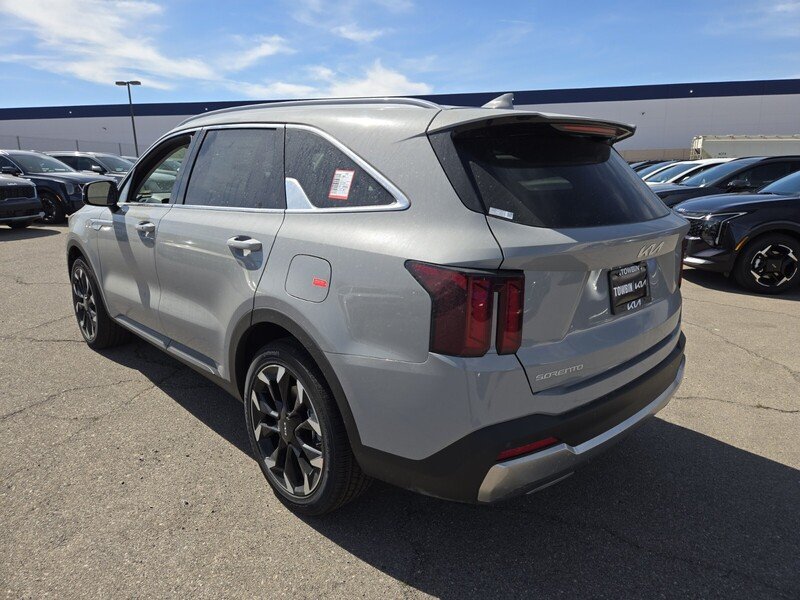 New 2026 Wolf Gray Kia EX image 4