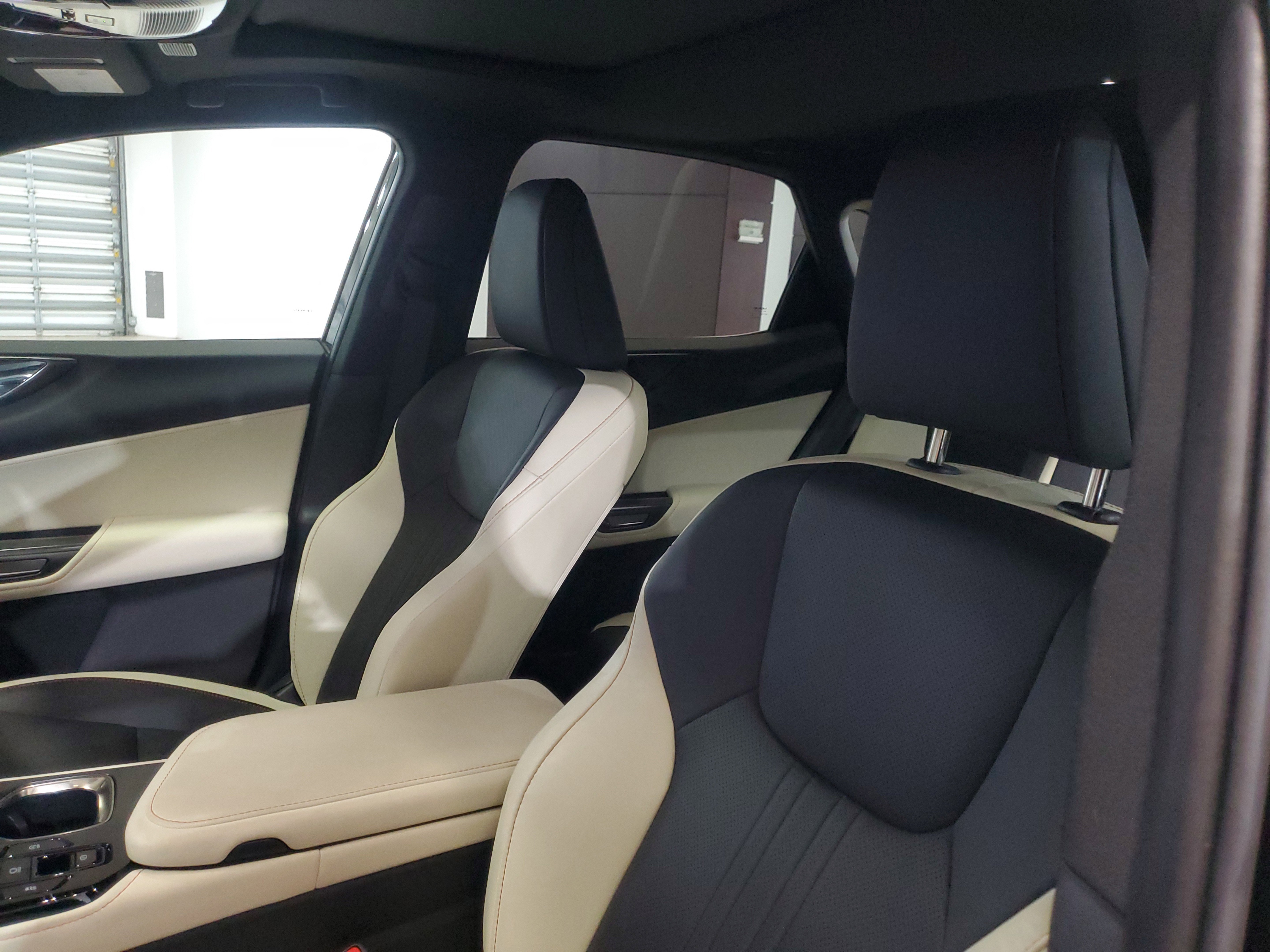 Used 2024  Lexus NX 250 Premium image 19