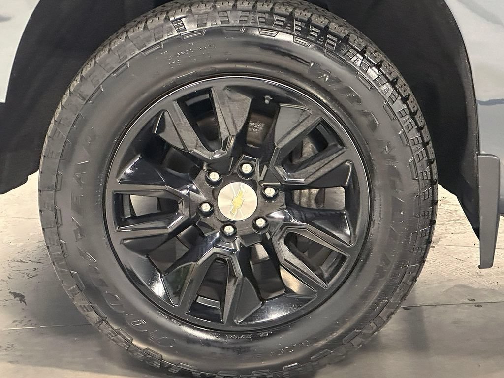 Used 2020 SHADOW GRAY METALLIC Chevrolet Custom image 15