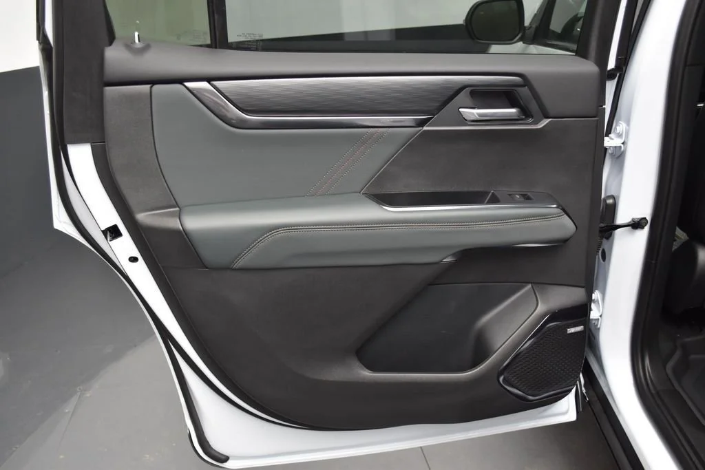 2026 GMC Acadia AT4 - Photo 28