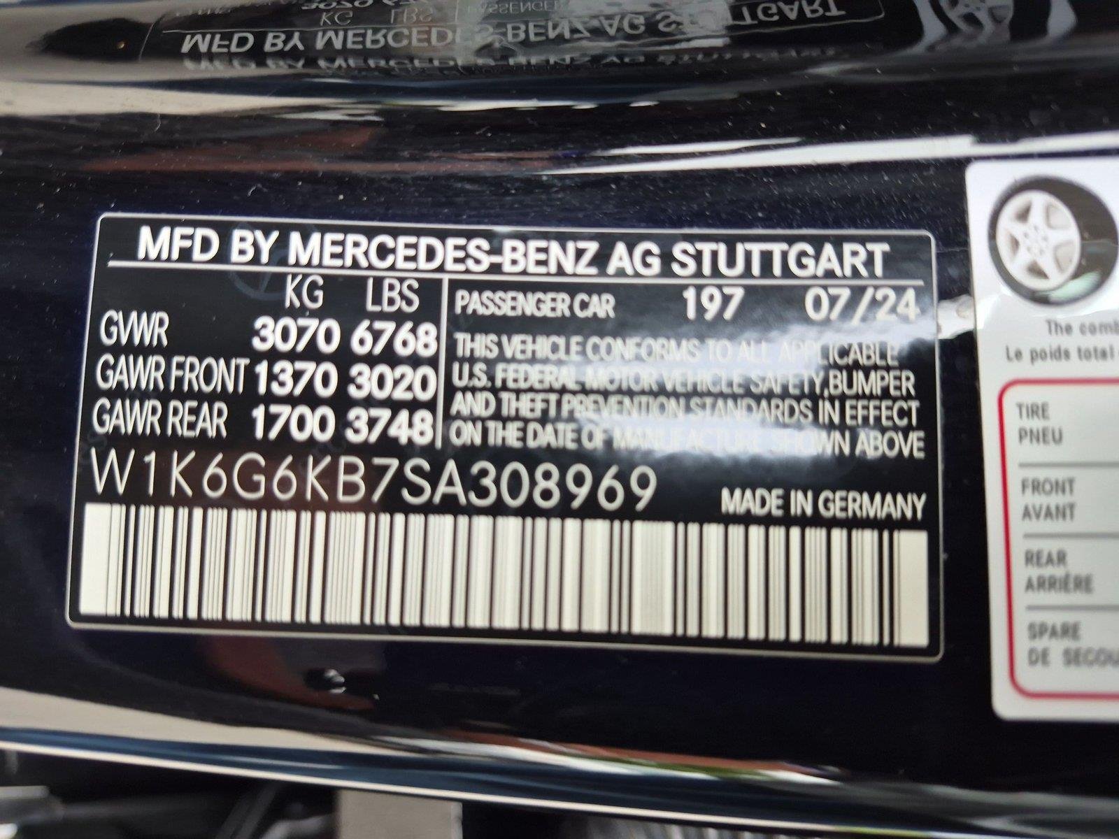 Used 2025 Obsidian Black Metallic Mercedes-Benz S 580e image 40