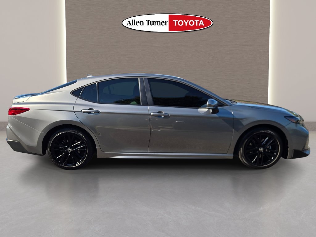 Used 2026  Toyota SE image 5