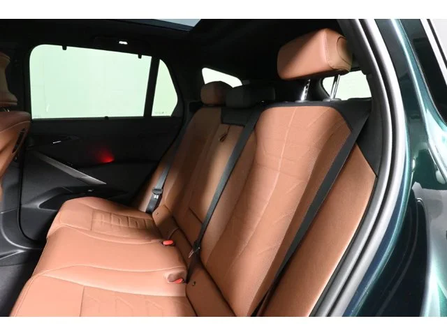 New 2027 Vancouver Green Metallic BMW 40 xDrive image 4