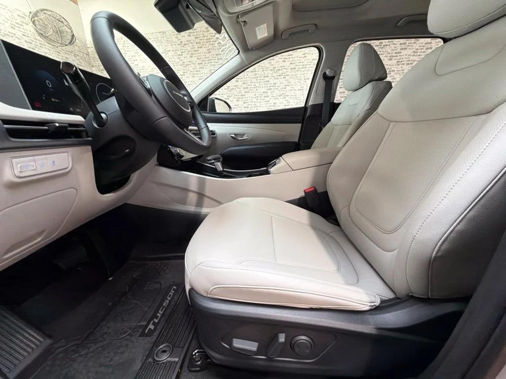 New 2026 Shimmering Silver Hyundai SEL Premium image 24